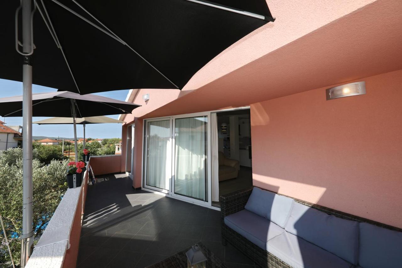 Apartment With Private Pool Sukosan Ngoại thất bức ảnh
